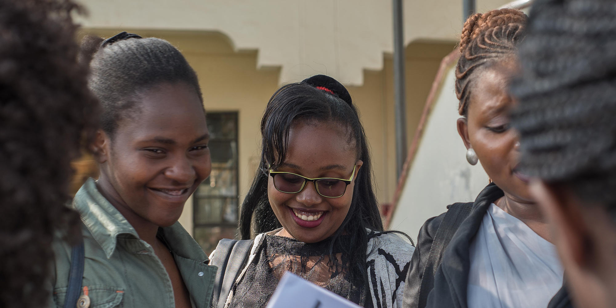 Quatre étudiants universitaires d'Afrique subsaharienne à Nairobi